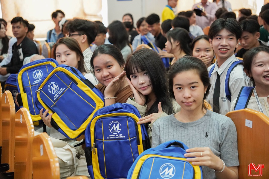 Học sinh tỉnh Bến Tre tham gia trải nghiệm “Một ngày là UFMer!”